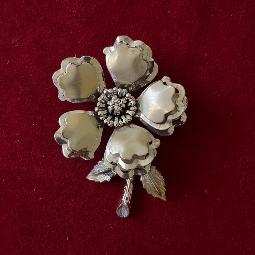 2 – Vintage Silver-Tone Floral Pins - Picture 3 of 8
